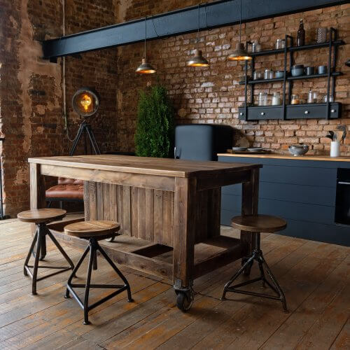 Arredare casa stile industriale: idee e consigli | Facile Ristrutturare arredare casa stile industriale cucina e tavolo sgabelli