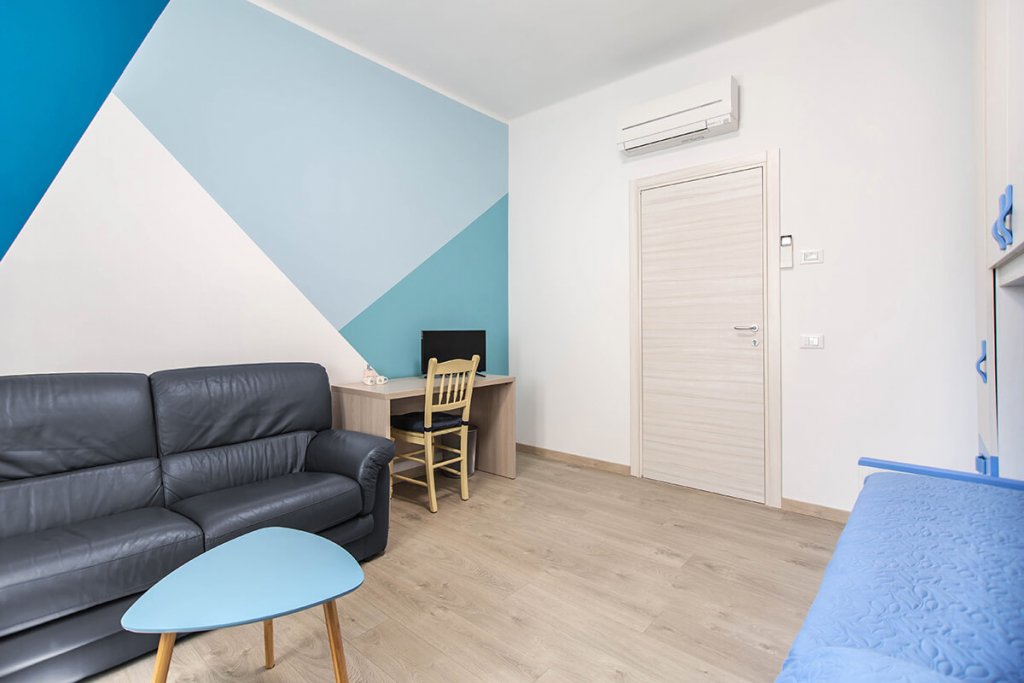 Camera da letto singolo parquet gres