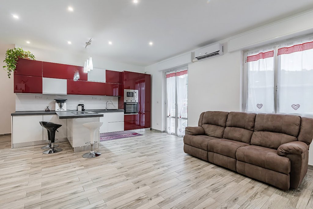Open space moderno con parquet