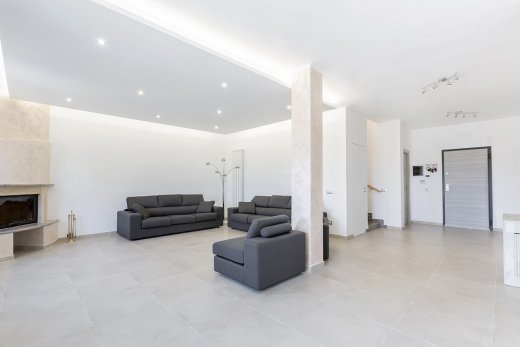 Il cartongesso: cos'è, quando si usa, i tipi, i costi e i vantaggi! | Facile Ristrutturare Ampio soggiorno con controsoffitto in cartongesso con luci incassate