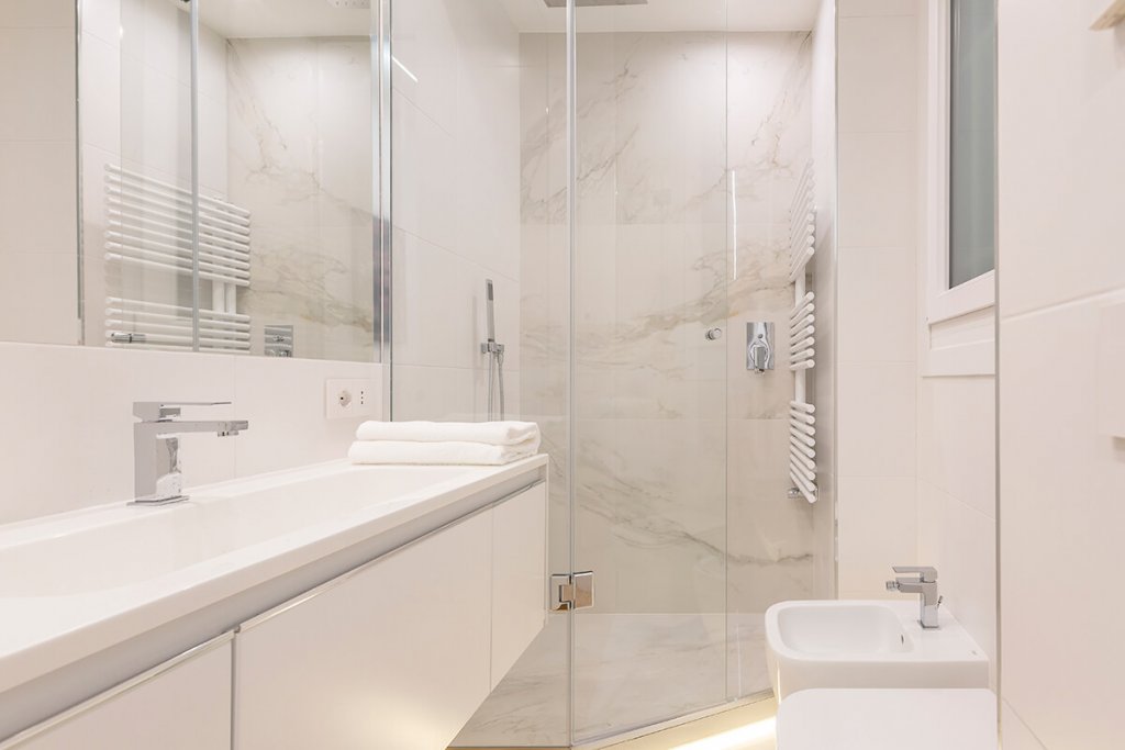 Rivestimenti bagno: 5 consigli per 5 stili | Facile Ristrutturare bagno minimalista consigli