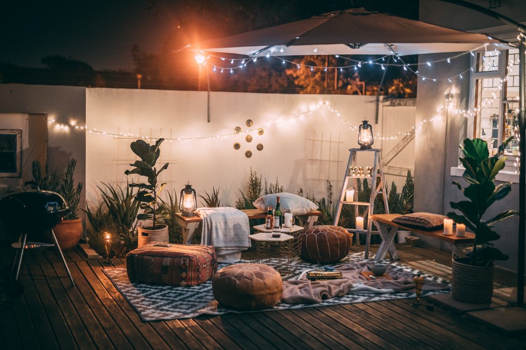 Arredare e decorare casa al mare: i consigli di Paola Marella | Facile Ristrutturare arredo casa al mare esterno, pouf, tappeti