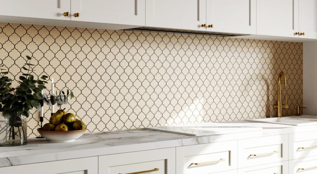 Pavimento e rivestimenti cucina: come abbinarli | Facile Ristrutturare Rivestimento cucina con piastrelle decorate in stile vintage.