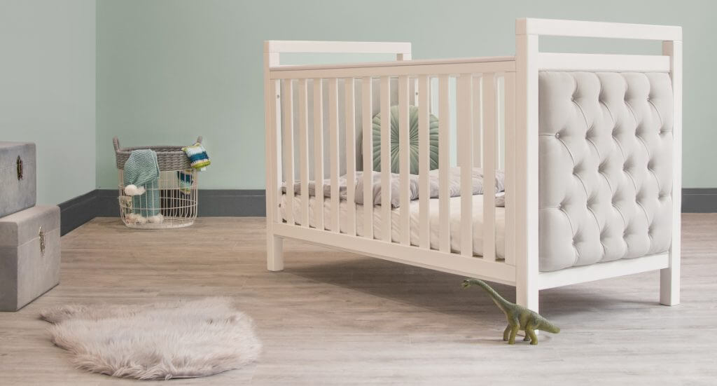 idee cameretta dei bambini con box per neonati.