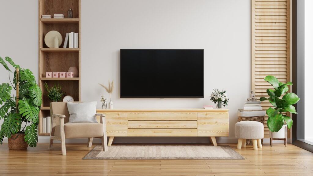 Ad ogni stanza la sua pianta! Come arredare casa con le piante da interni | Facile Ristrutturare Soggiorno con arredamento in legno e televisore su una parete beige