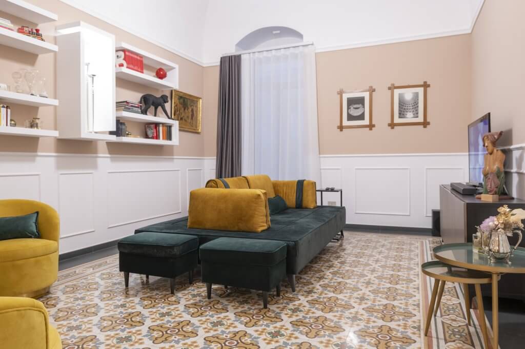 Salotto con pavimentazione storica