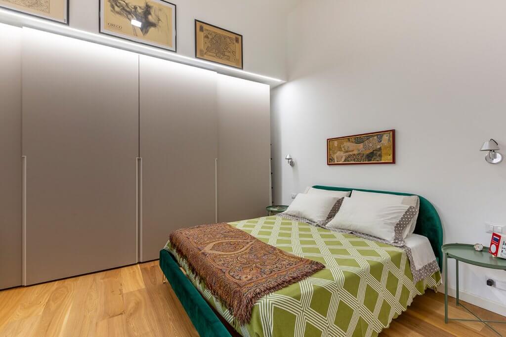 Camera da letto con armadio a muro