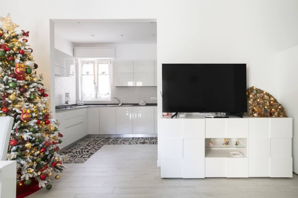 open space salotto-cucina con parquet